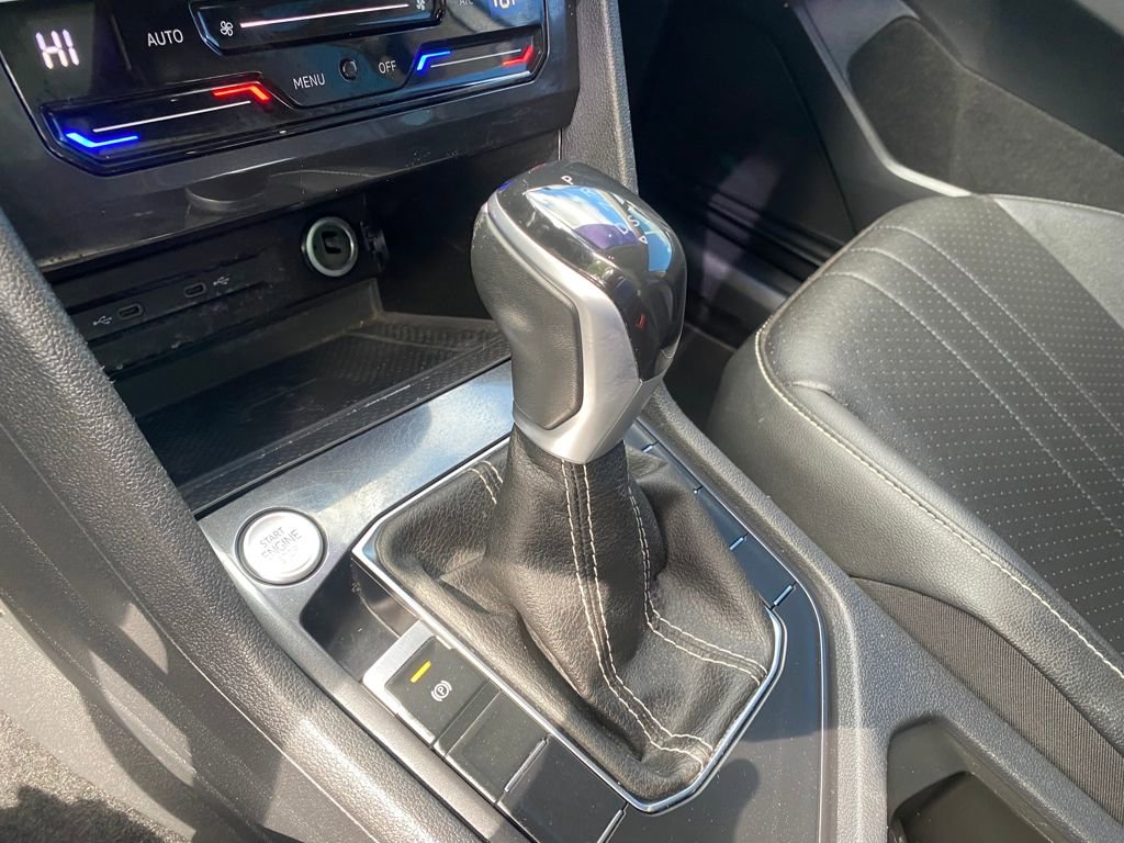 Used 2023 Volkswagen Tiguan SE w/ Panoramic Sunroof Package image 17