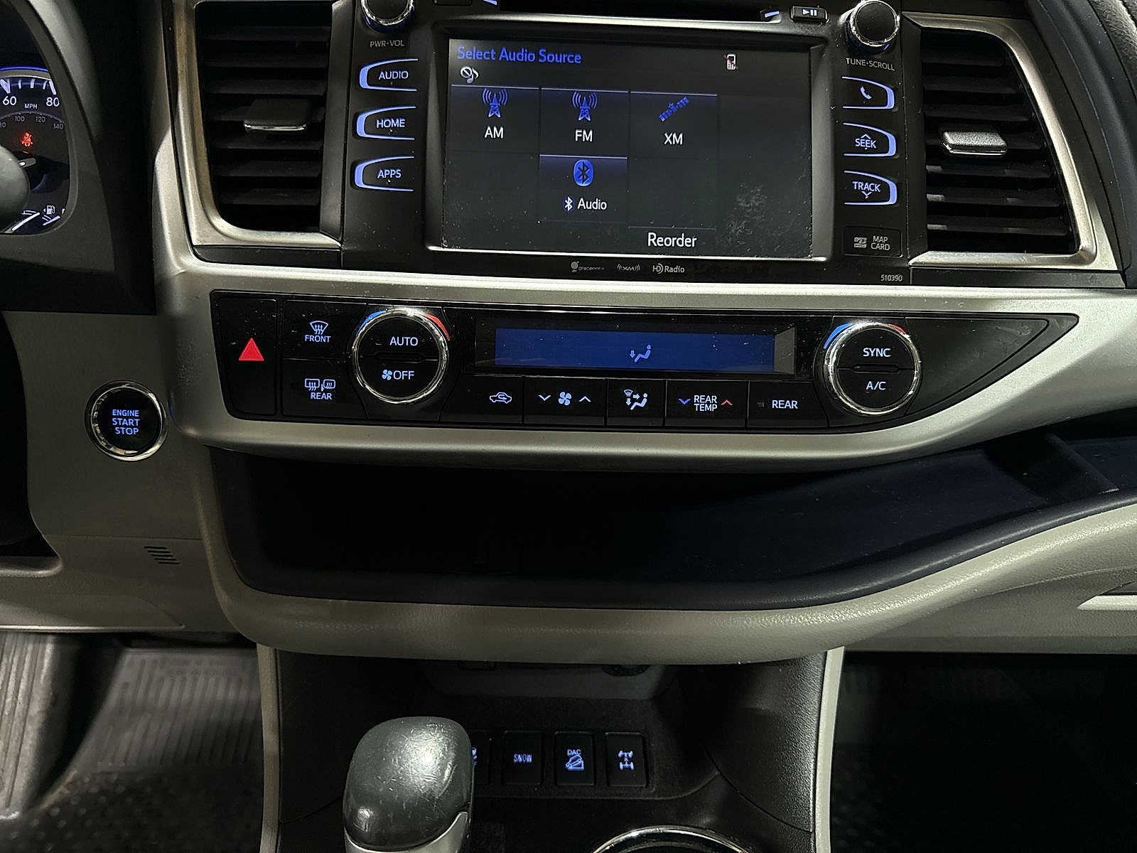 Used 2019 Toyota Highlander XLE AWD/4WD image 22