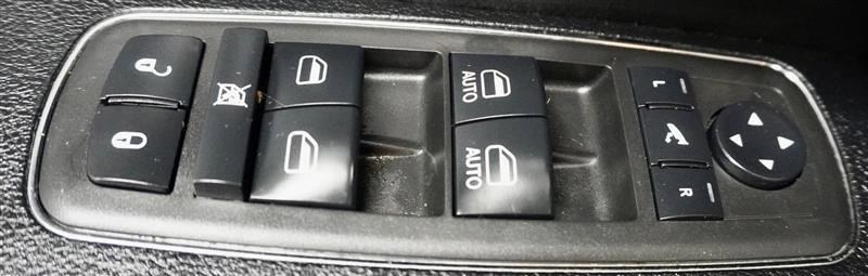 Used 2015 Chrysler 300 Limited image 32