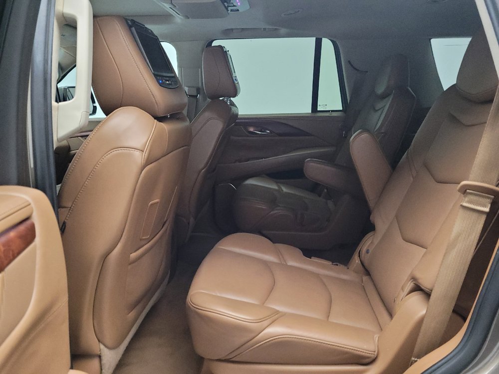 Used 2015 Cadillac Escalade Platinum RWD image 18