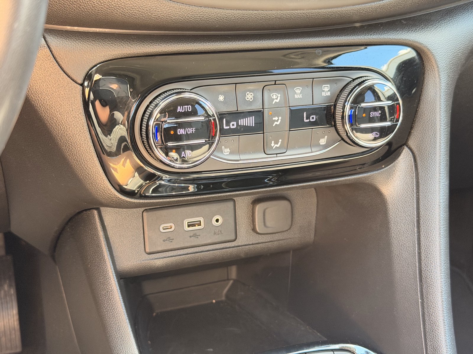 Used 2020 Buick Encore GX Select FWD image 36