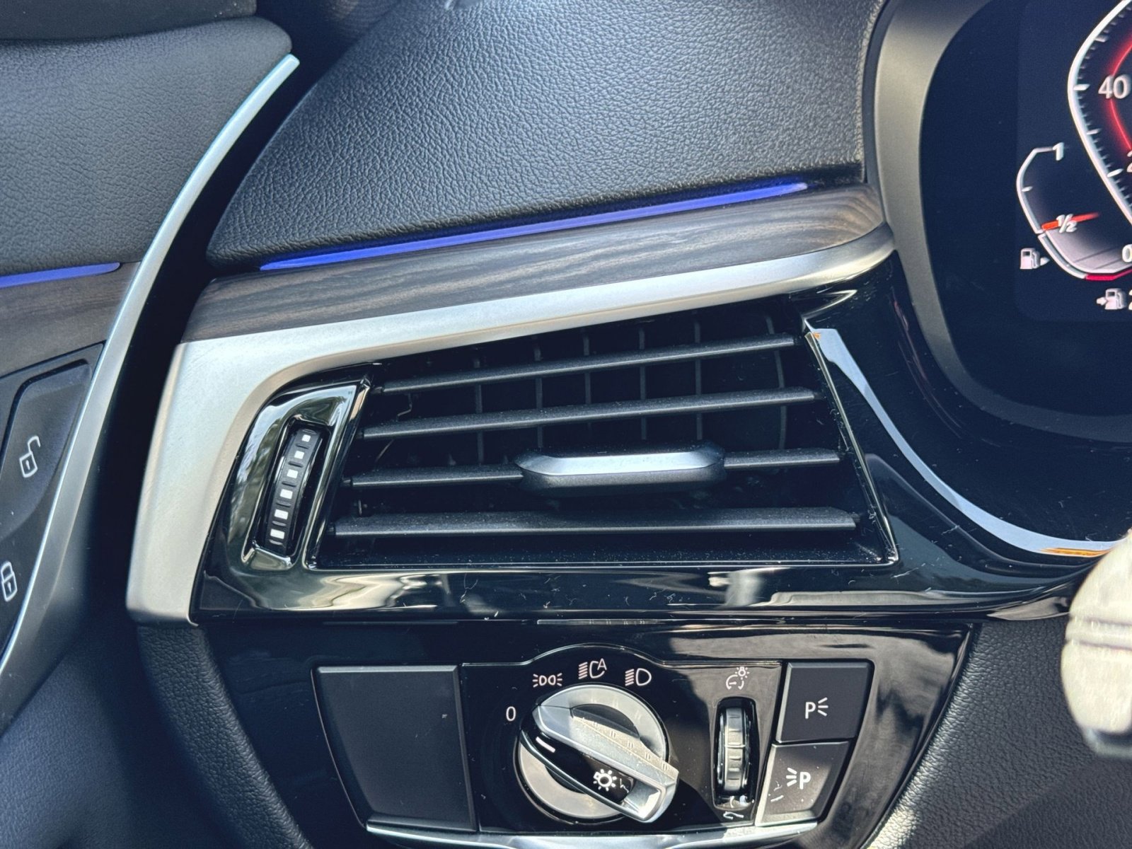 Certified 2023 BMW 540i xDrive w/ M Sport Package image 22