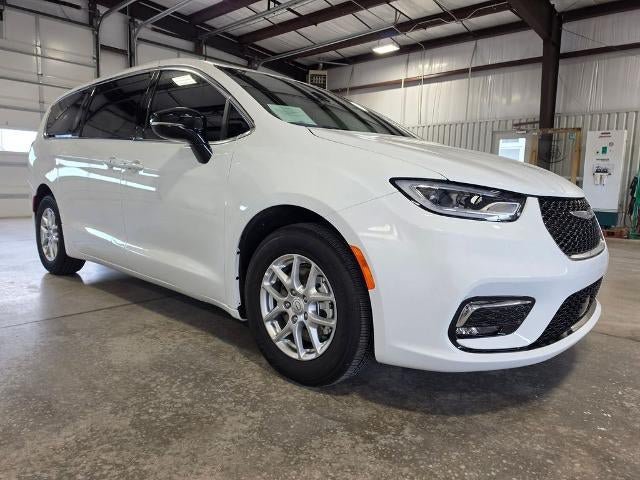 Used 2026 Chrysler Pacifica Select FWD image 7