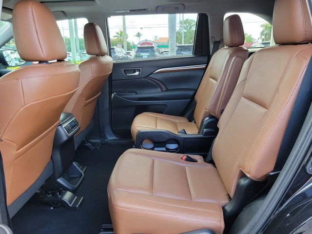Certified 2019 Toyota Highlander Limited AWD/4WD image 8