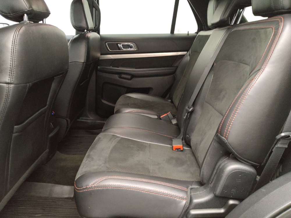 Used 2018 Ford Explorer XLT w/ Equipment Group 202A image 18