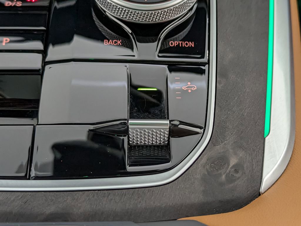 Used 2025 BMW X5 xDrive50e w/ Premium Package image 38