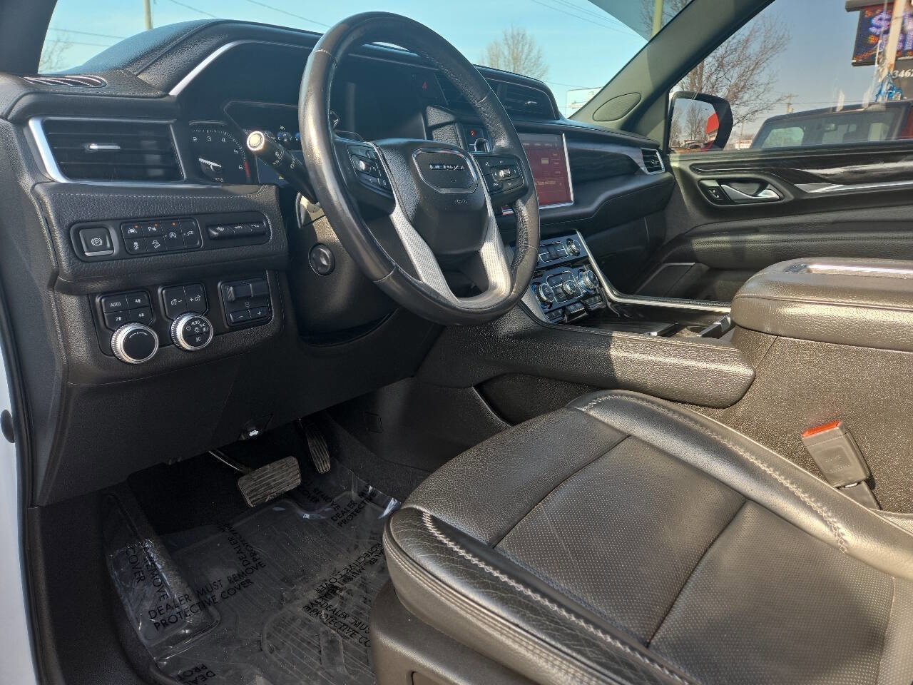 Used 2021 GMC Yukon Denali w/ Denali Premium Package image 10