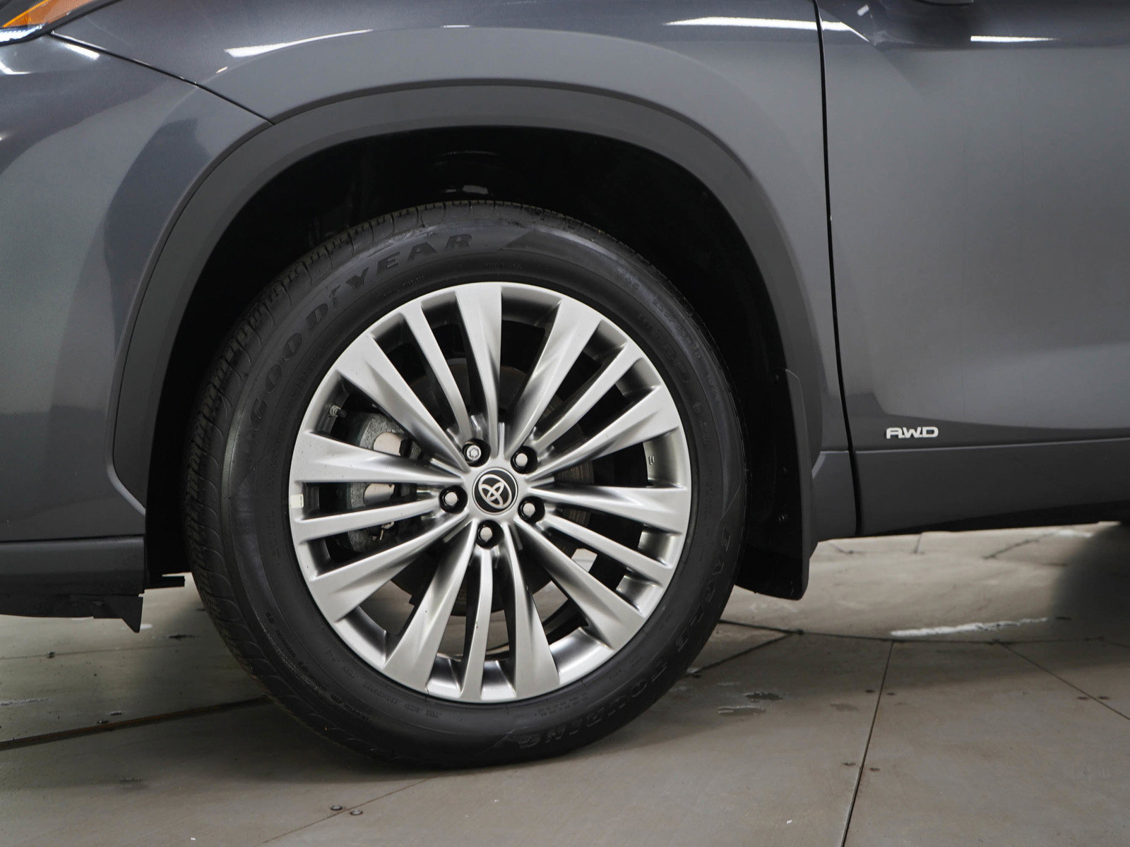 Used 2025 Toyota Highlander Platinum image 31