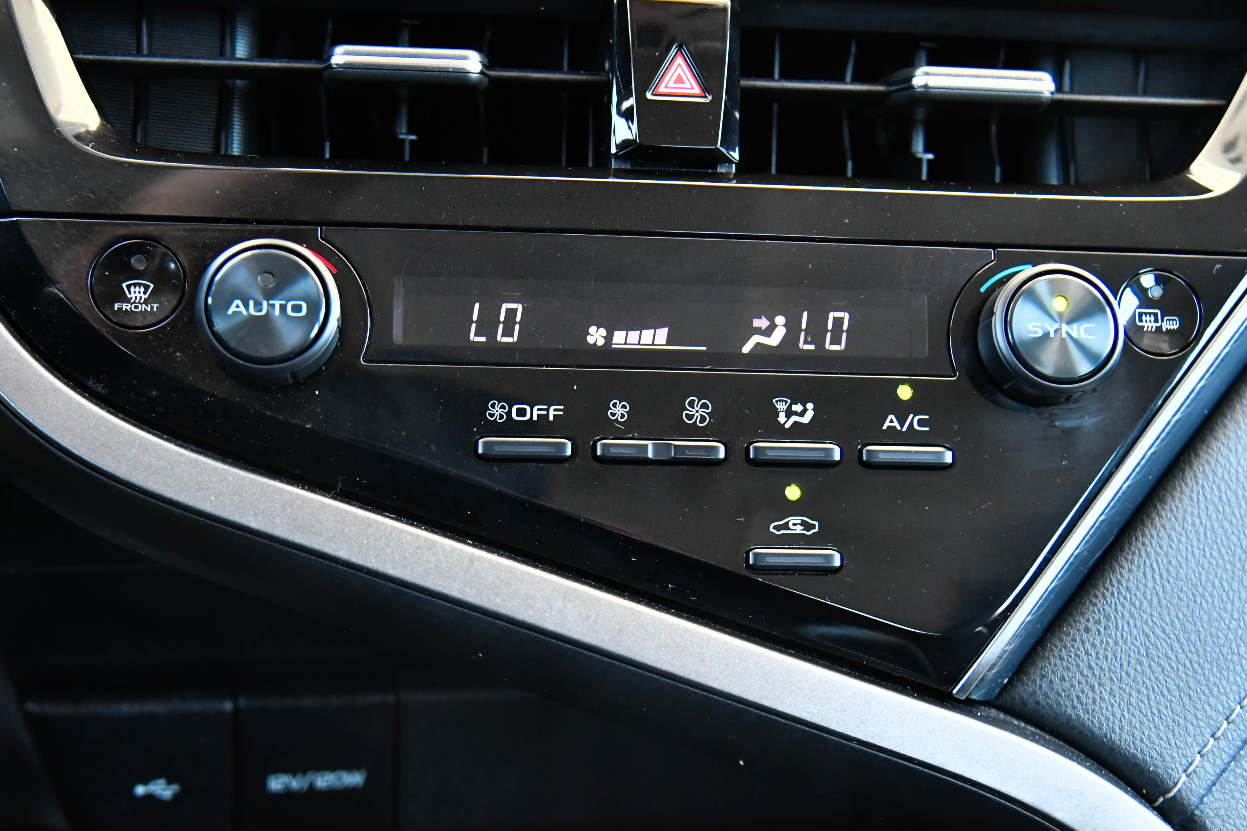 Used 2022 Toyota Camry SE FWD image 22