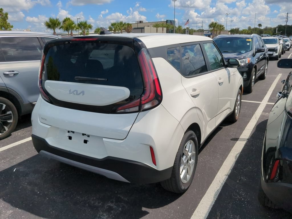 Certified 2025 Kia Soul LX w/ LX Technology Package FWD image 12