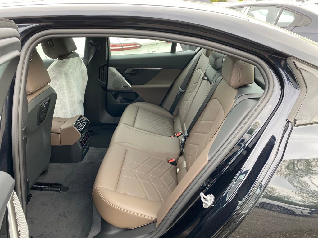 New 2026 BMW i5 eDrive40 w/ M Sport Package AWD/4WD image 7