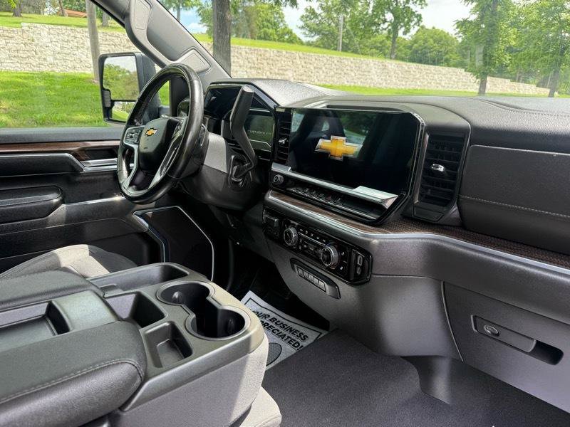 Used 2024 Chevrolet Silverado 3500 LT w/ Convenience Package AWD/4WD image 18