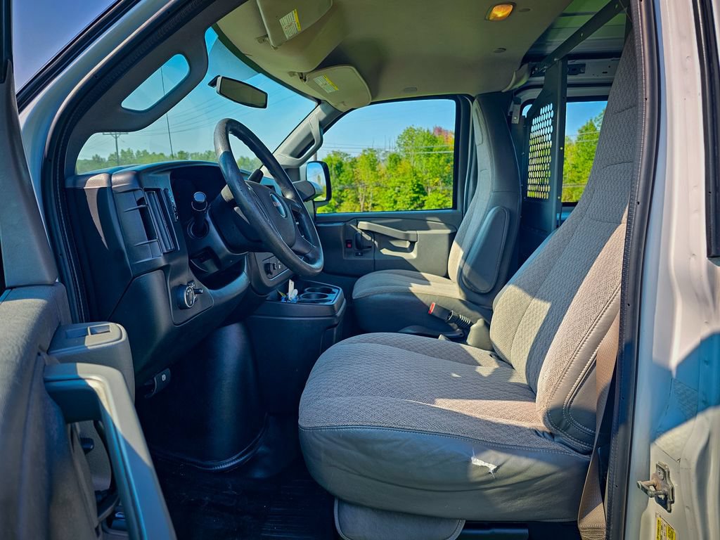 Used 2017 GMC Savana 2500 RWD image 11