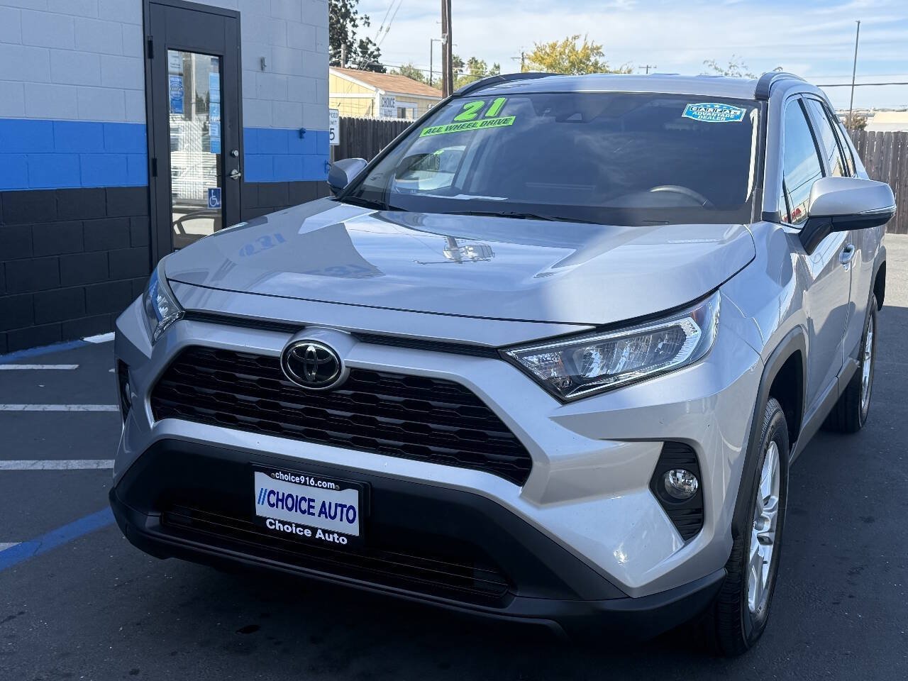 Used 2021 Toyota RAV4 XLE w/ XLE Grade Weather Package AWD/4WD image 24