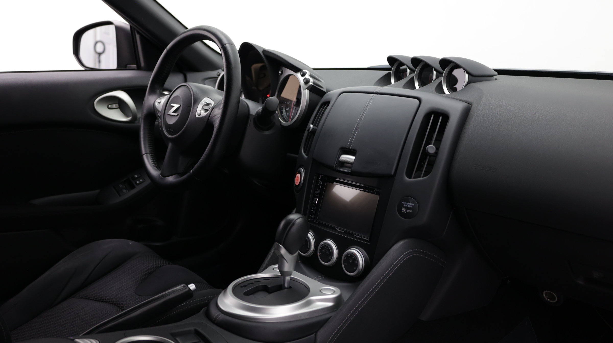 Used 2017 Nissan 370Z Coupe RWD image 33