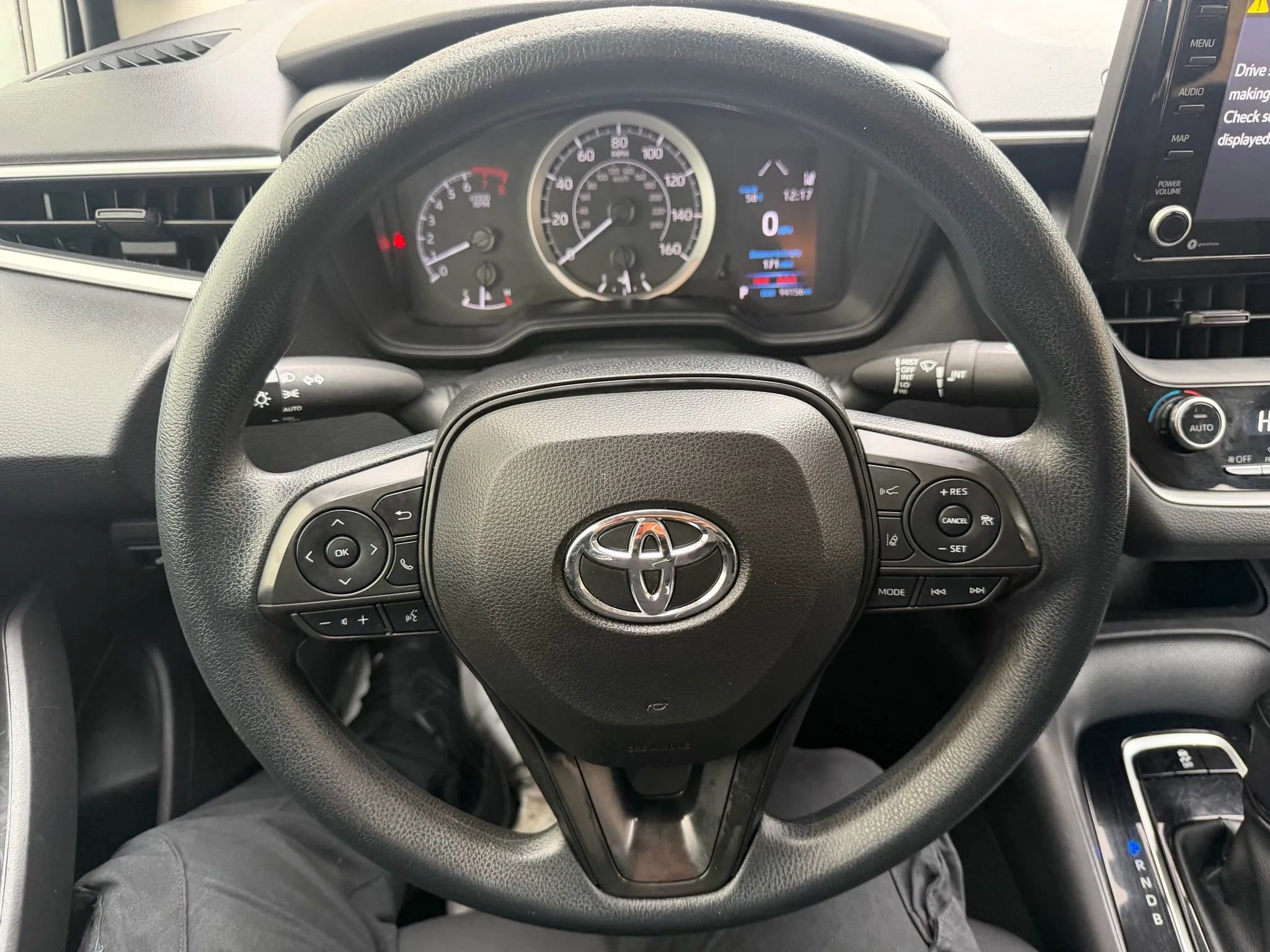 Used 2022 Toyota Corolla LE image 12