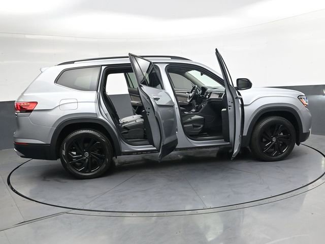 Used 2022 Volkswagen Atlas SE w/ Black Wheel Package AWD/4WD image 38