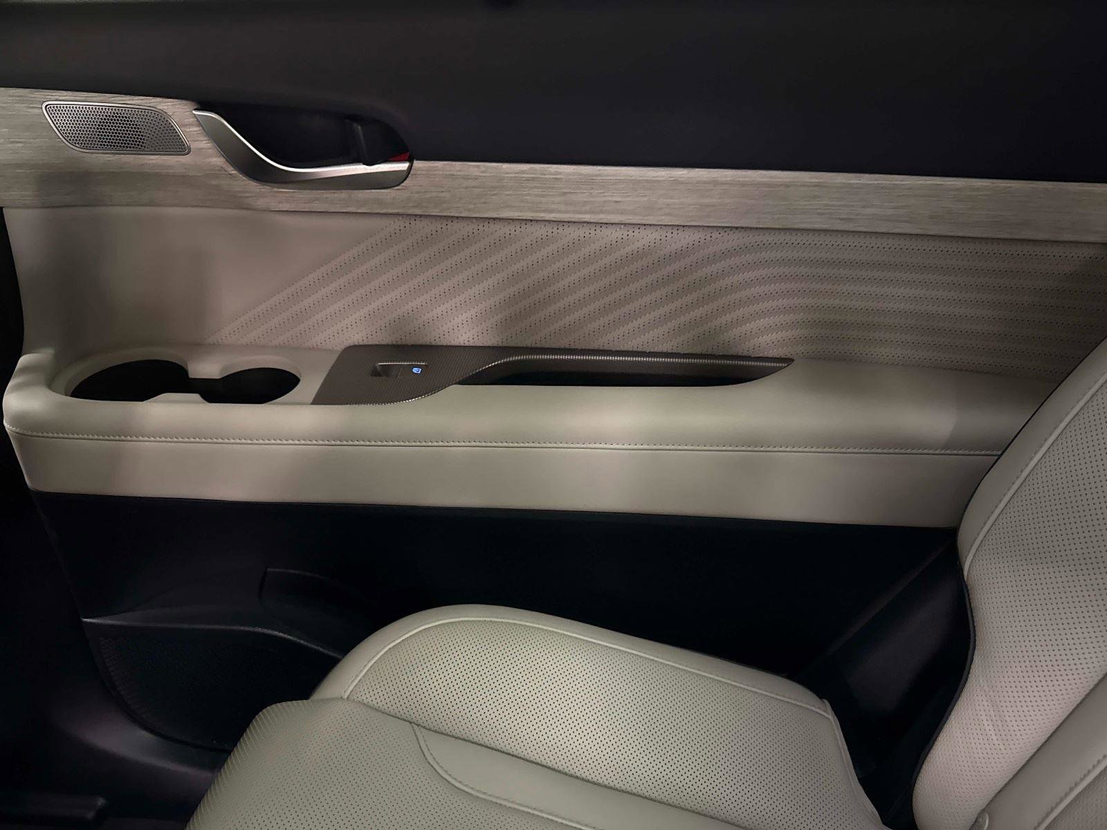 Used 2024 Hyundai Palisade Calligraphy image 15