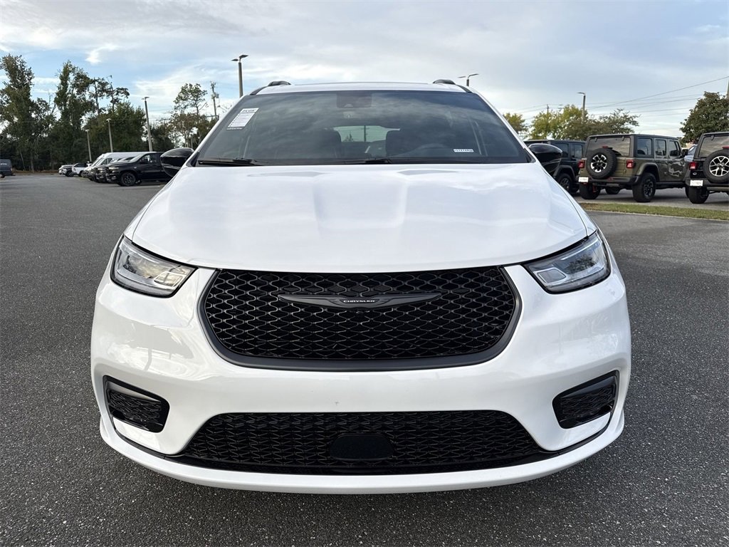 New 2026 Chrysler Pacifica Limited w/ S Appearance Package image 8