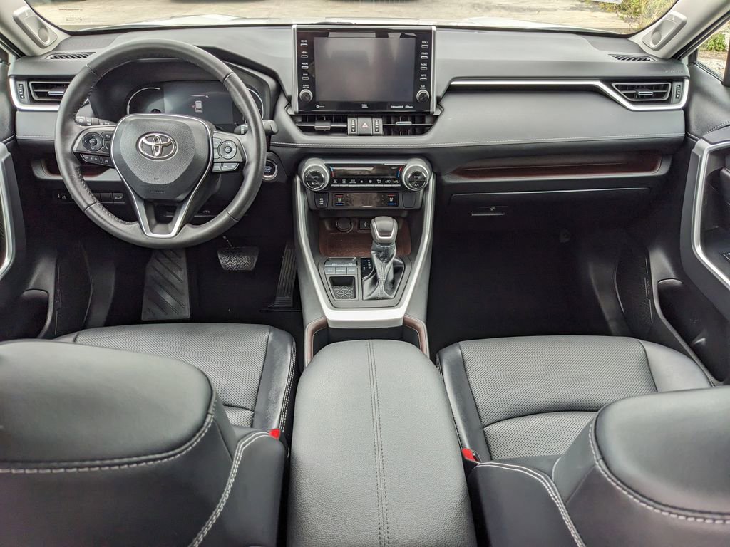 Used 2022 Toyota RAV4 Limited image 18