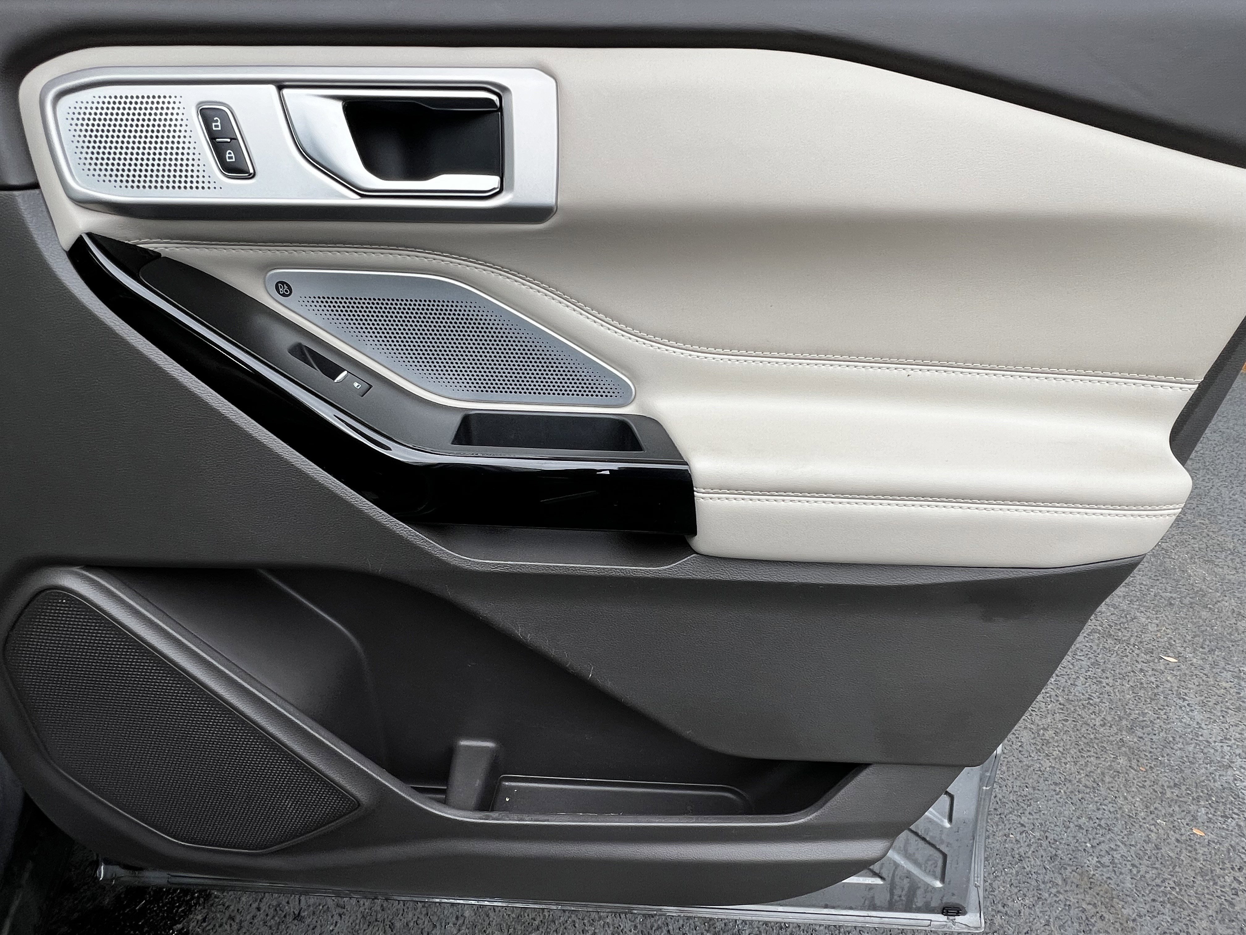 Used 2021 Ford Explorer Platinum w/ Equipment Group 601A AWD/4WD image 44