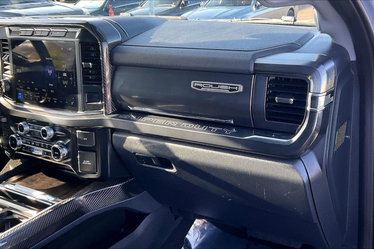 Used 2024 Ford F250 Lariat w/ Lariat Ultimate Package AWD/4WD image 12