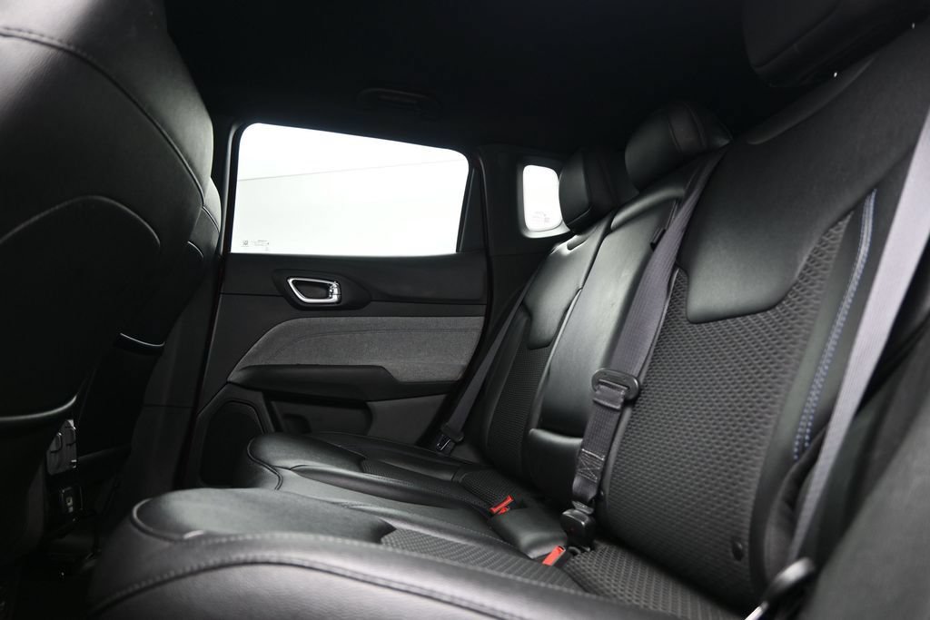 Used 2024 Jeep Compass Latitude AWD/4WD image 13