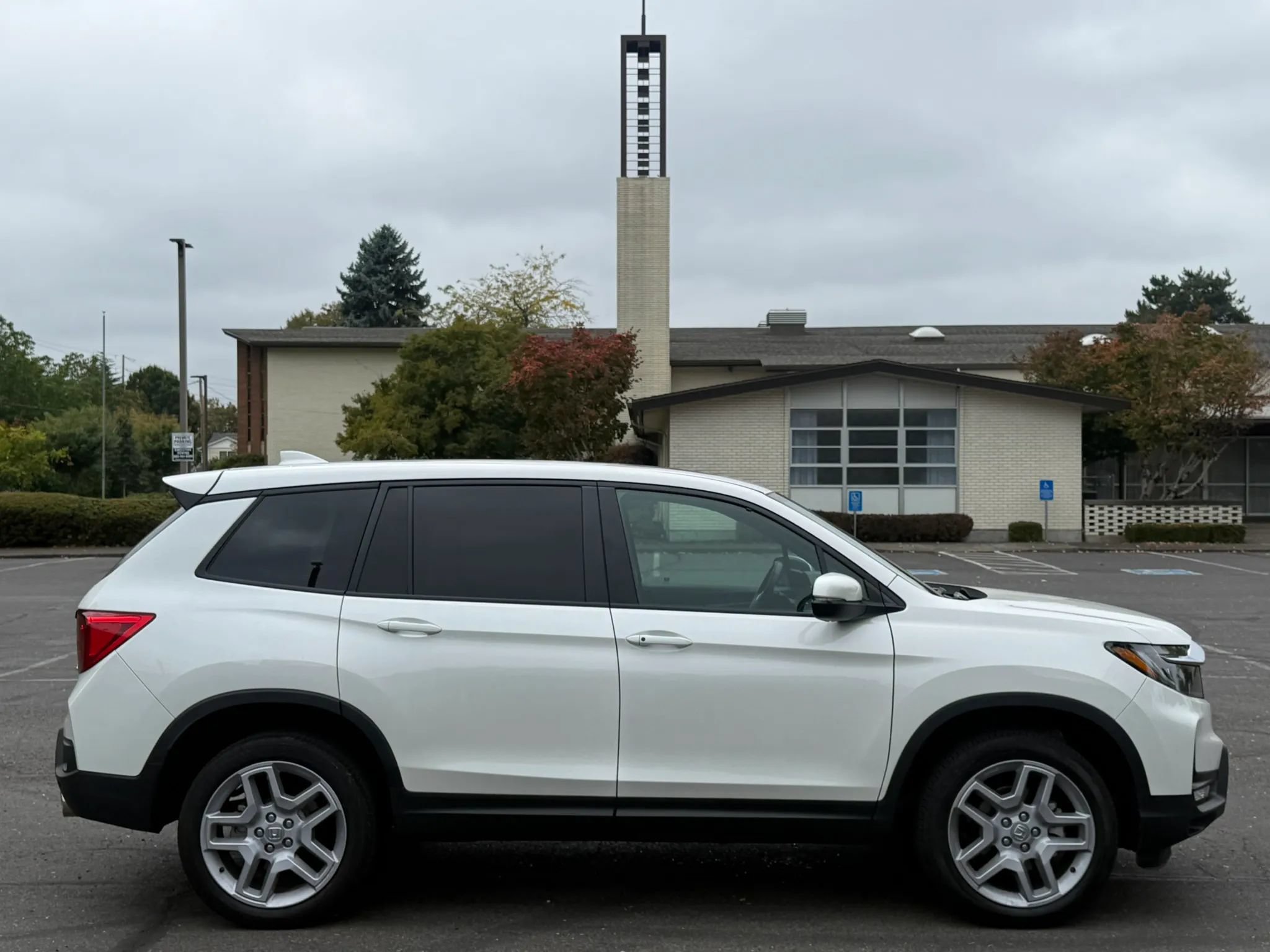 Used 2024 Honda Passport EX-L image 6