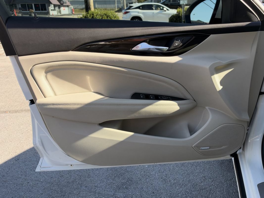 Used 2018 Buick Regal Essence w/ Driver Confidence Package #1 FWD image 21