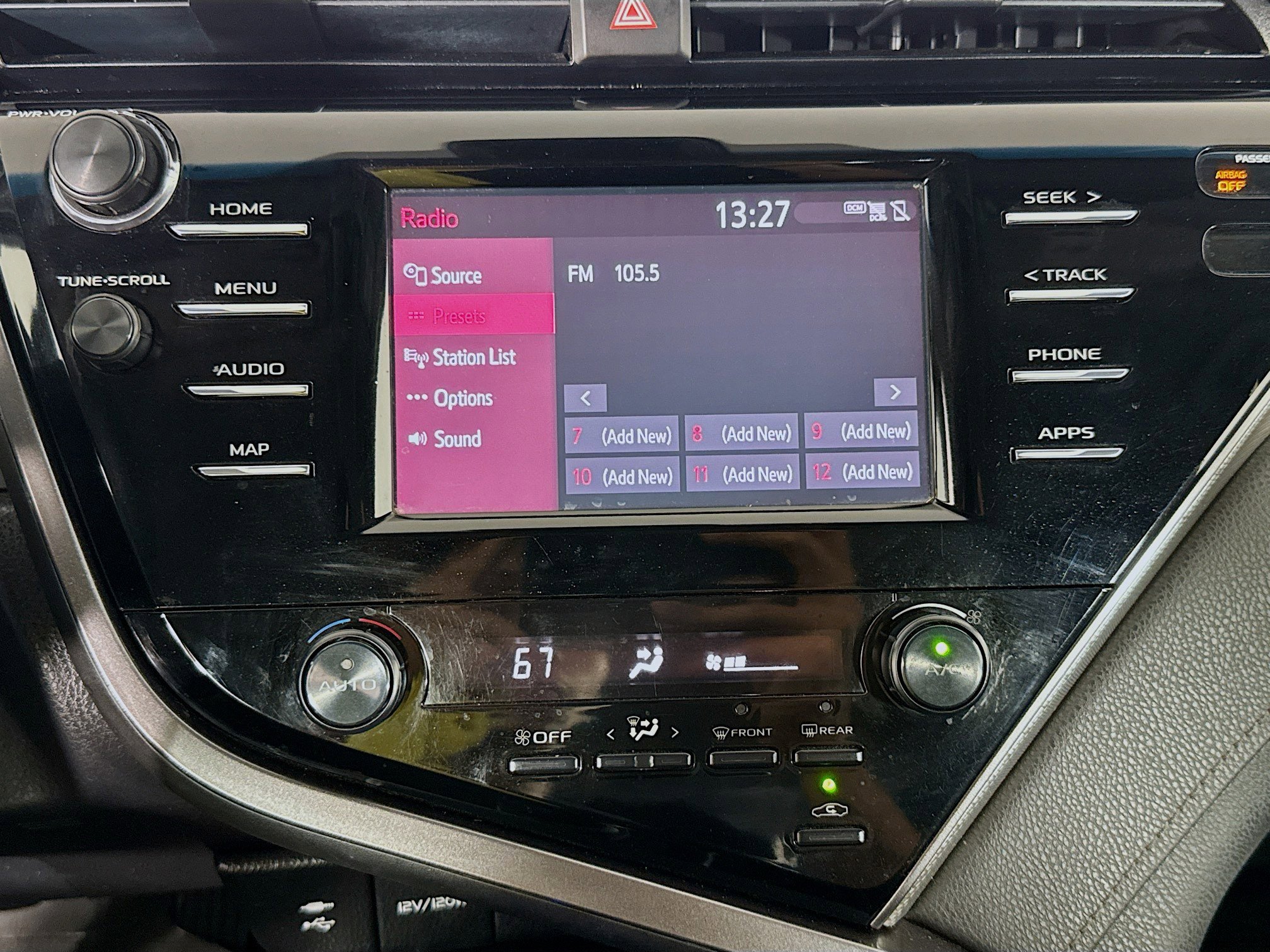 Used 2019 Toyota Camry SE FWD image 17