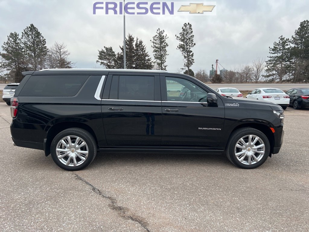 Used 2023 Chevrolet Suburban High Country image 4