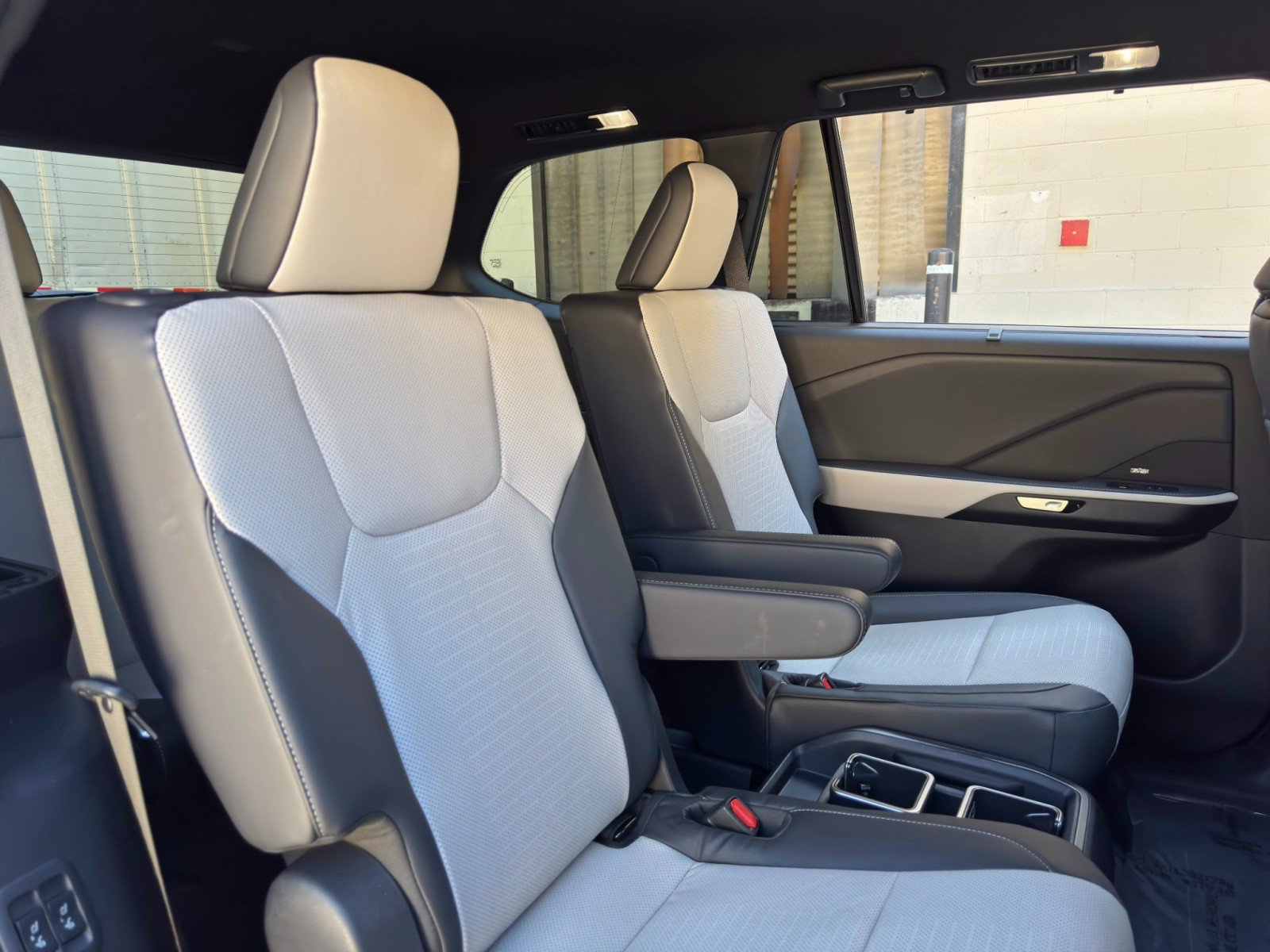 Used 2025 Lexus TX 500h AWD w/ Technology Package image 37
