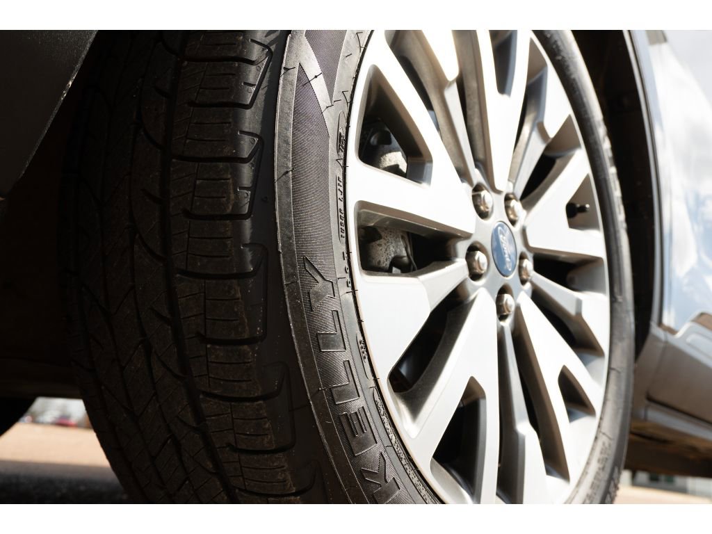 Used 2022 Ford Escape Titanium w/ Class II Trailer Tow Package image 9