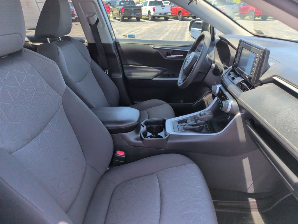 Used 2021 Toyota RAV4 XLE AWD/4WD image 16