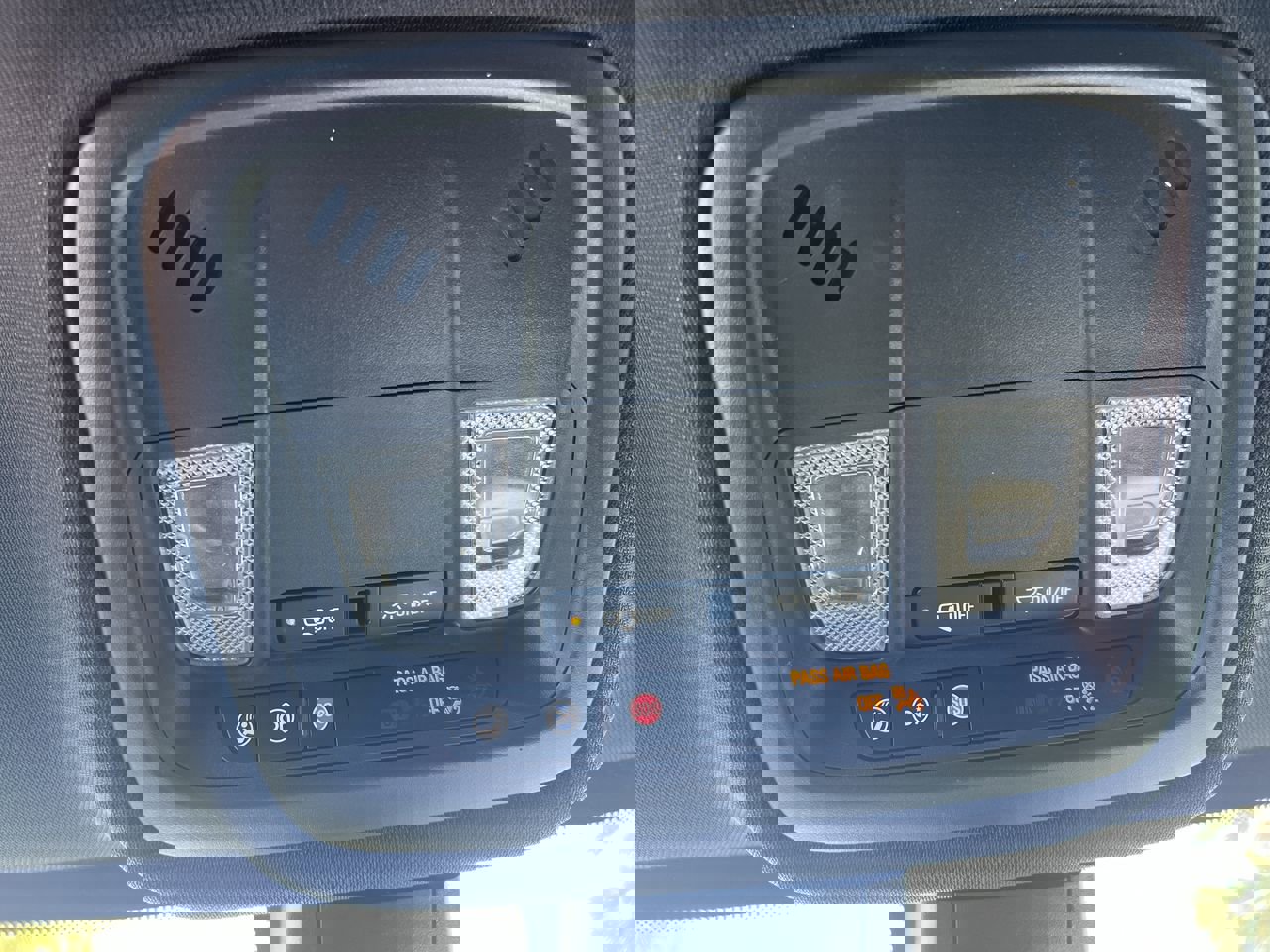 Used 2023 Chevrolet Traverse LT image 28