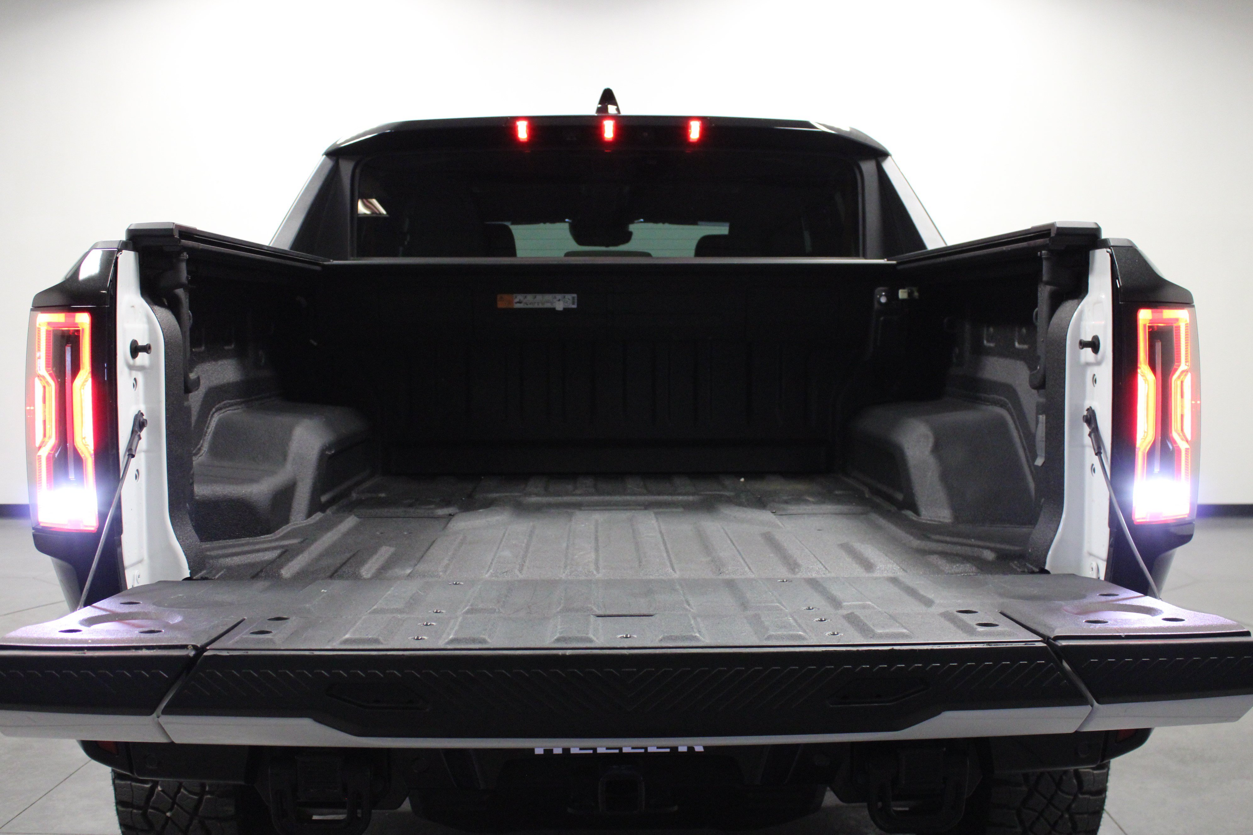 Used 2024 GMC Hummer EV 3X w/ Extreme Off-Road Package AWD/4WD image 14