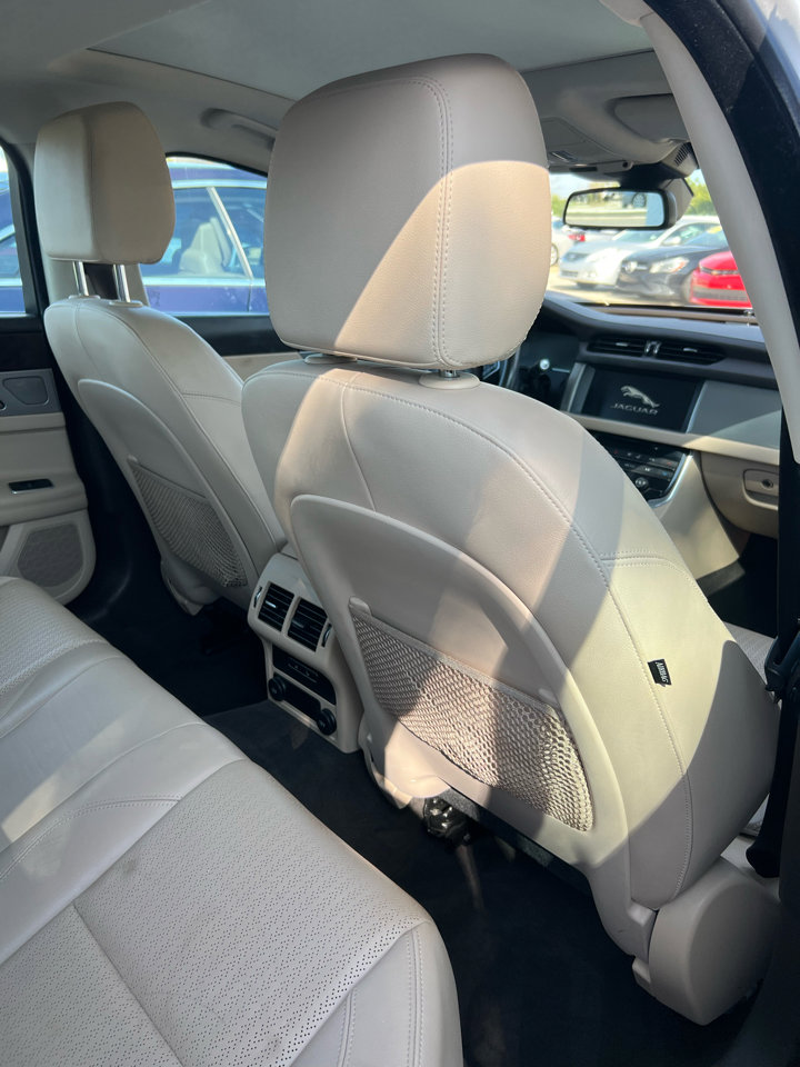 Used 2017 Jaguar XF Prestige image 4