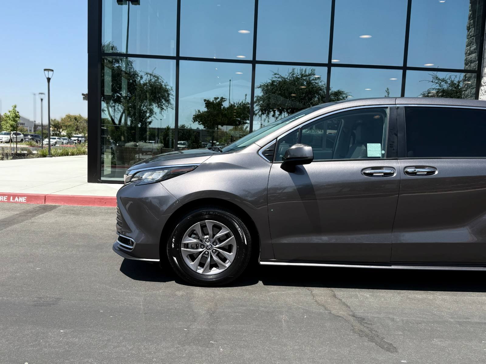 Used 2022 Toyota Sienna XLE FWD image 13
