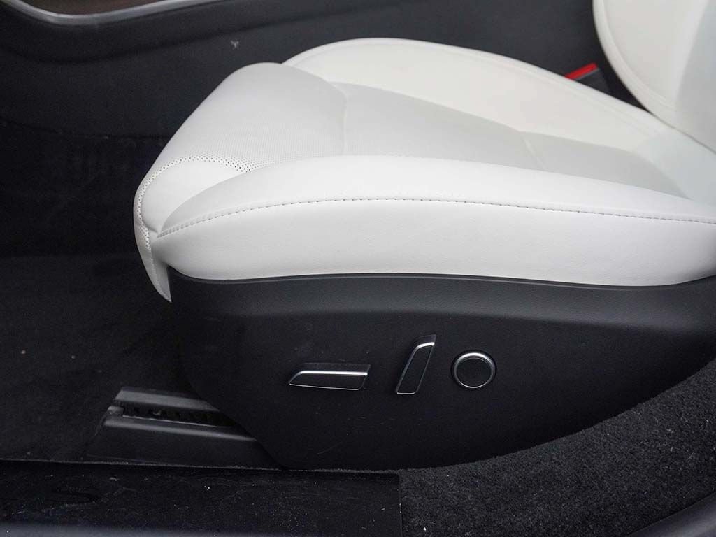 Used 2023 Tesla Model S AWD/4WD image 33
