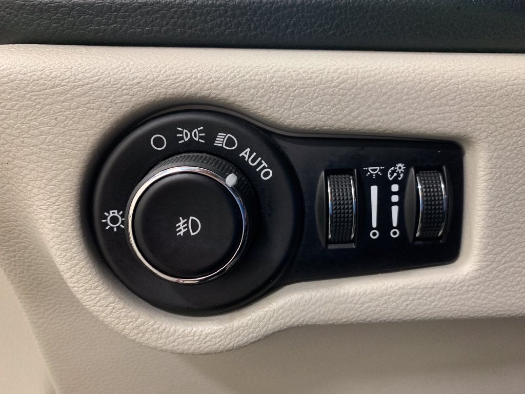 Used 2019 Chrysler Pacifica Limited FWD image 15