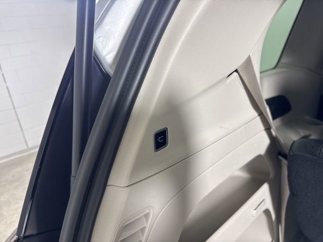 Used 2023 Chrysler Pacifica Touring-L image 15