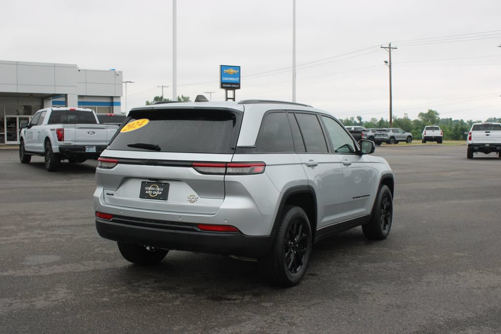 Used 2024 Jeep Grand Cherokee Altitude AWD/4WD image 9