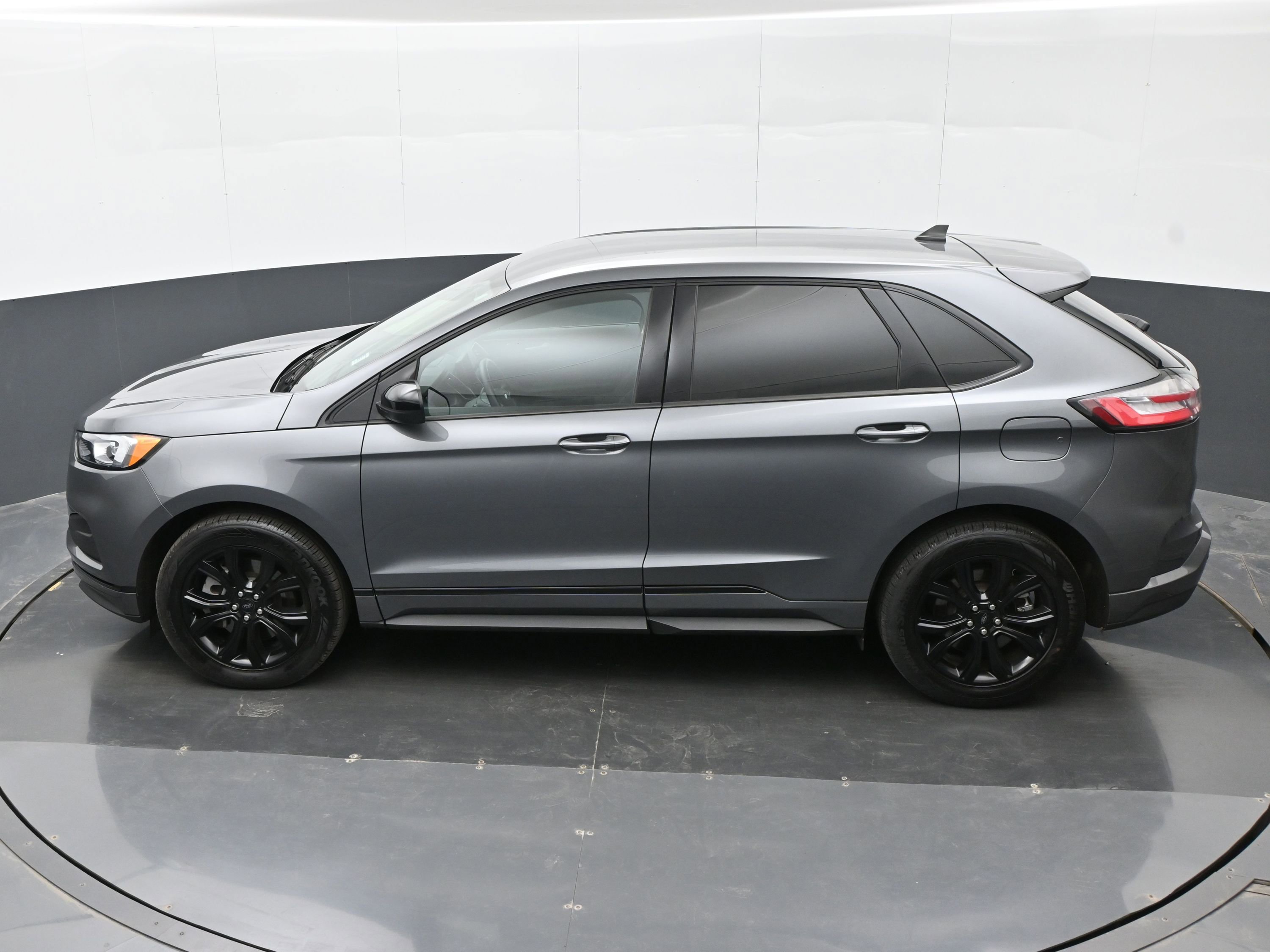 Used 2024 Ford Edge SE w/ Black Appearance Package image 35
