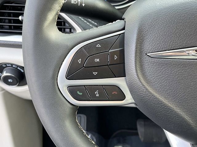 Used 2024 Chrysler Pacifica Limited FWD image 35