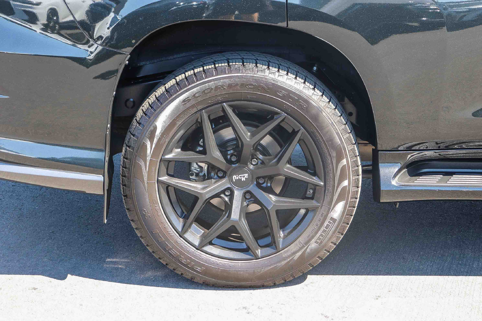 Certified 2023 Lexus GX 460 Premium AWD/4WD image 9