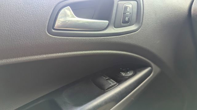 Used 2020 Ford Transit Connect XLT image 31