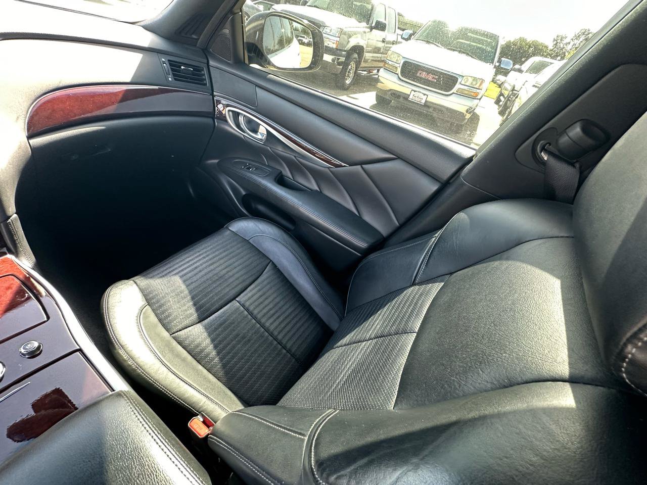 Used 2015 INFINITI Q70 5.6 w/ Sport Package RWD image 42