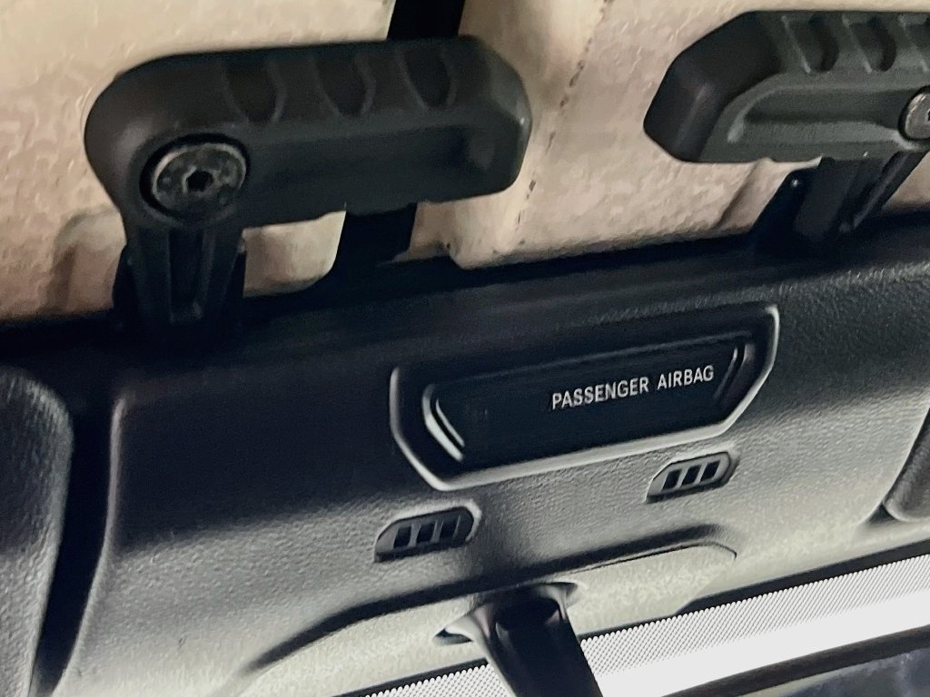 Used 2019 Jeep Wrangler Sport AWD/4WD image 18