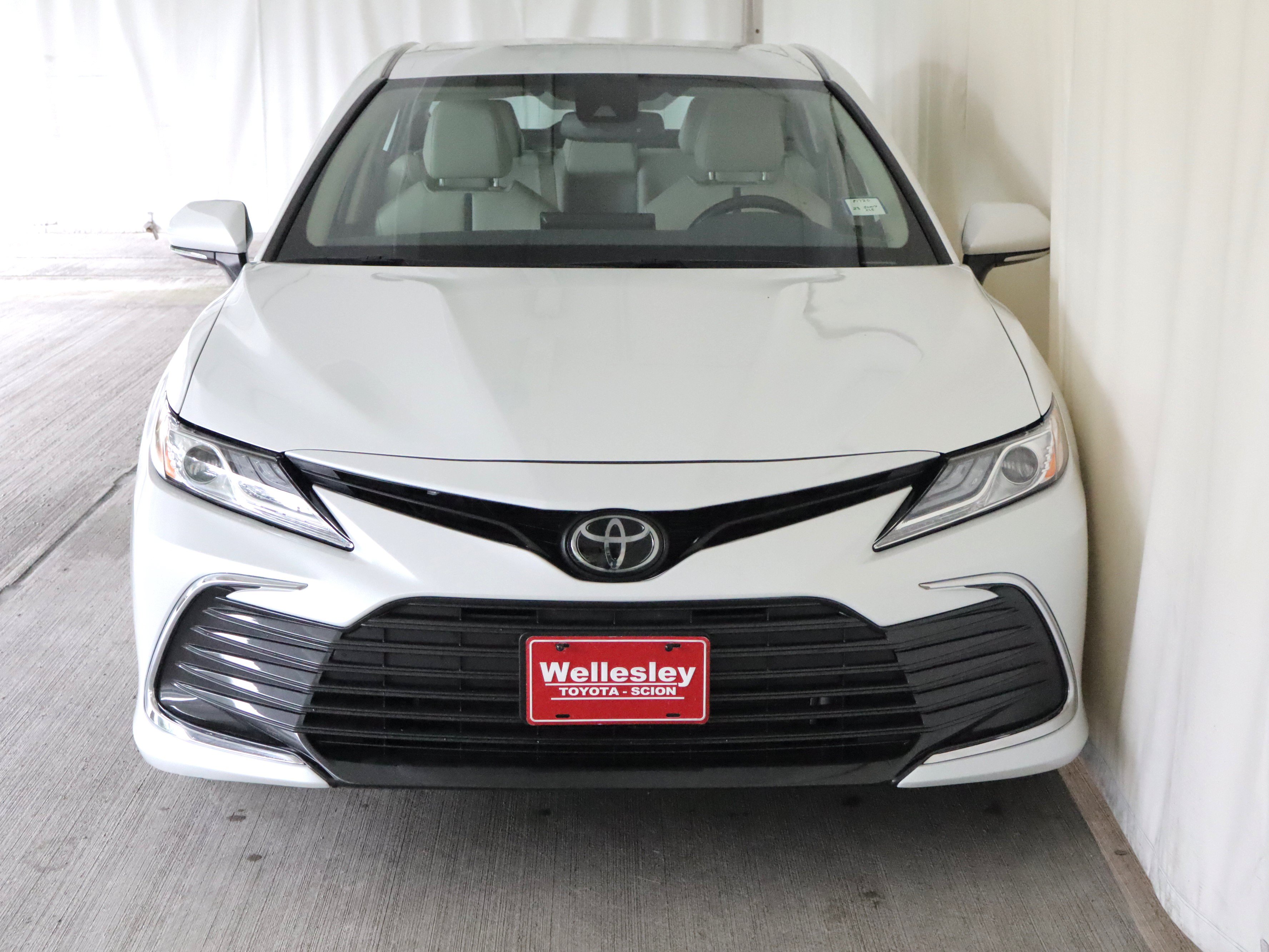Used 2023 Toyota Camry XLE AWD/4WD image 3