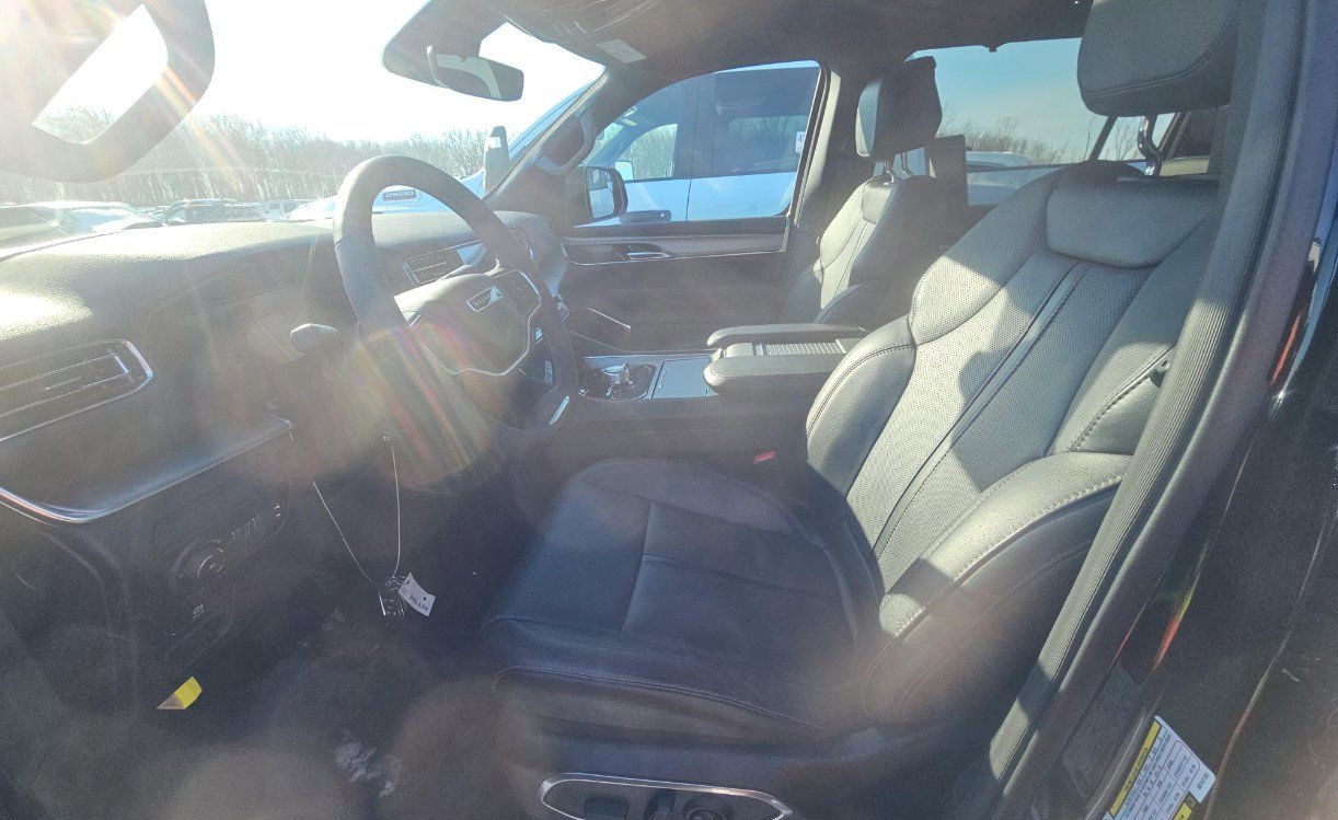 Used 2024 Jeep Wagoneer Series II w/ Convenience Group I image 7